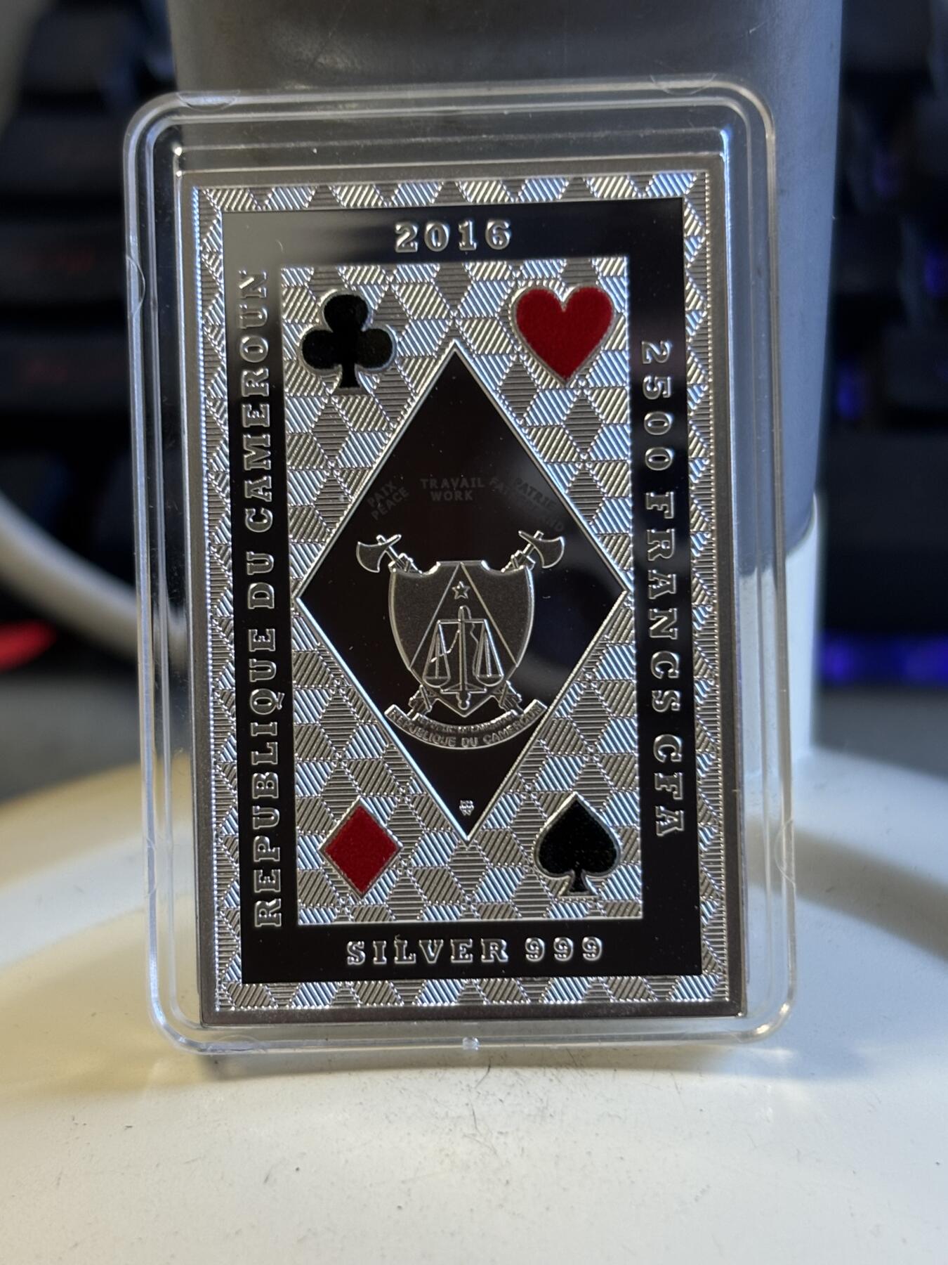 第197期拍卖 喀麦隆2016年扑克牌系列Q矩形彩色纪念银币带证书，999银，发行599枚，17.5克