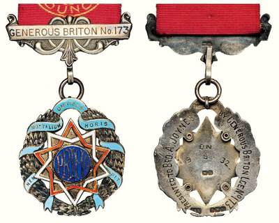 中贸圣佳2026四季・迎春拍卖会 六盈堂藏泉 钱币 证章 卡牌专场 - 英国皇家史前水牛兄弟会礼仪徽章 长123.9mm