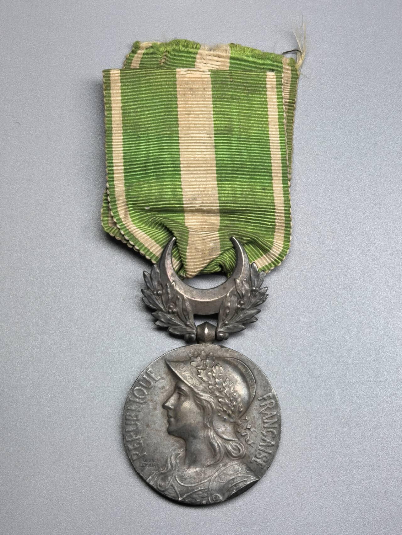 小驴勋章奖章收藏4月11日周六晚六点拍卖（珍爱和平，收藏战争，铭记历史，勿忘国耻，忠党爱国。有偿代拍，送拍规则在简介最后，参拍须阅读规则后再参拍，关系到运费包装发货时效真假辨别等关键信息，拍卖时不再发原图，看大图店主微信码在拍卖店铺介绍里）