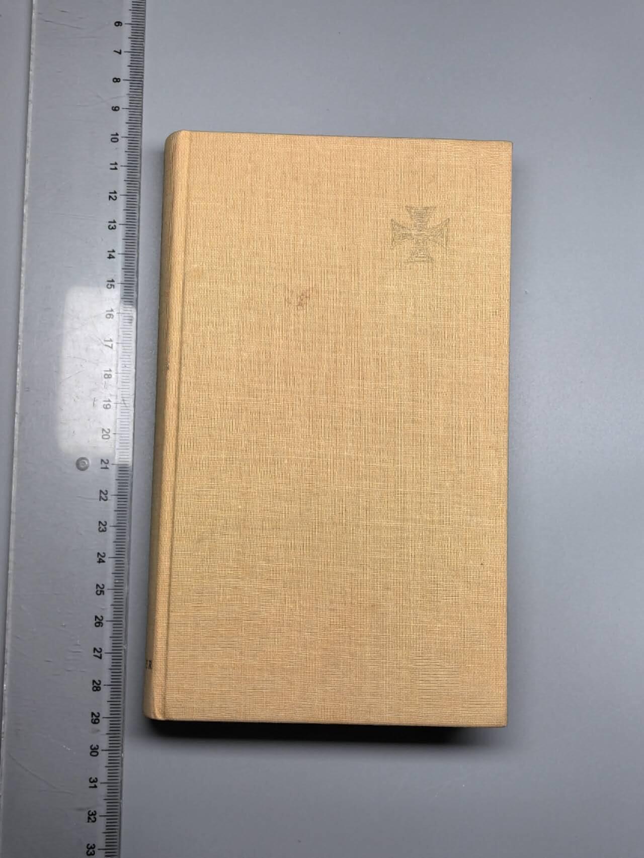 小驴勋章奖章收藏4月11日周六晚六点拍卖（珍爱和平，收藏战争，铭记历史，勿忘国耻，忠党爱国。有偿代拍，送拍规则在简介最后，参拍须阅读规则后再参拍，关系到运费包装发货时效真假辨别等关键信息，拍卖时不再发原图，看大图店主微信码在拍卖店铺介绍里） 德国《勋章与荣誉：历史与当代》，作者：恩斯特．奥古斯特．楚尔．利珀亲王，1958年出版，（含中世纪欧洲勋章体系、德国1806-1945年还有战后勋章体系）