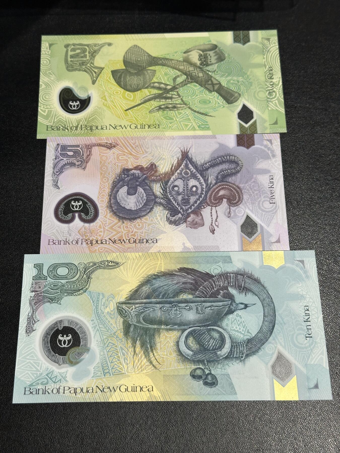 《外钞收藏家》第六百二十六期（精品场）（长期征集拍品、欢迎藏友们联系合作） 巴布亚新几内亚2008/2016年2/5/10基纳塑料钞三张	UNC