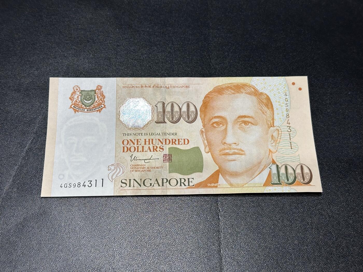 《外钞收藏家》第六百二十六期（精品场）（长期征集拍品、欢迎藏友们联系合作） 新加坡人像纸币版100元 全新UNC