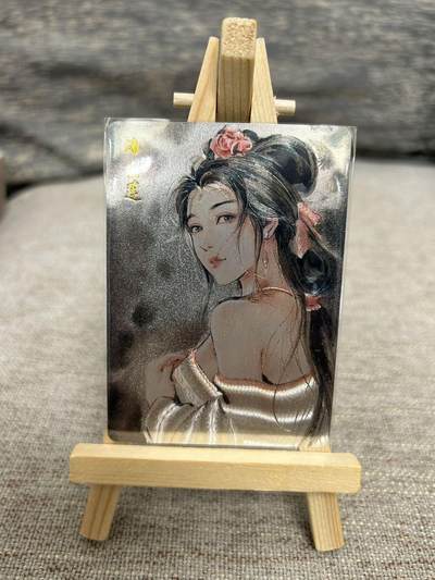 喜灰玩卡拍卖第七期，接拍品0佣金，欢迎送拍，释放现金流，让自己有资金可以购买更多喜欢的卡牌，让别的卡友能淘到更多心仪的卡牌 - 百里 港漫水浒第二弹 夏伟义老师绘 特卡 潘金莲 粗闪