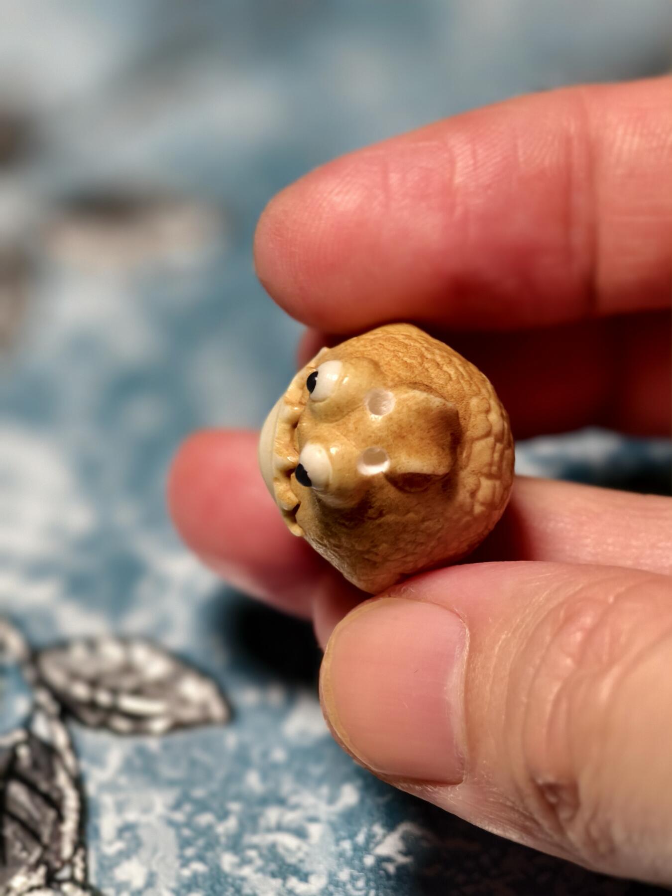 抚柳草堂-第二十四期章牌钱币  奖章勋章 满百包邮 放漏专场 鹿角根付  小怪兽大眼萌 天然鹿角雕刻 生动可爱 仅此一件 