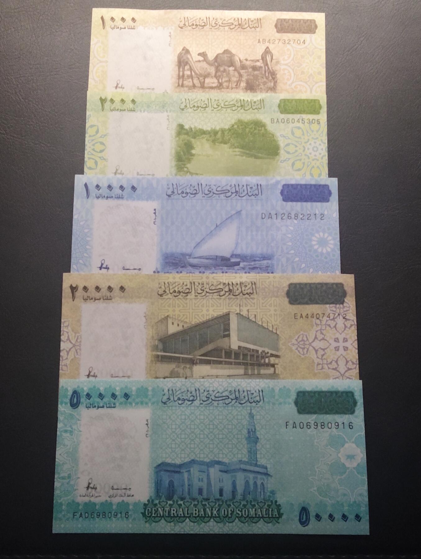 2026四月第二期，总第223期 索马里2010未发行版1000+2000+10000+20000+50000先令UNC套钞 苏丹代印但索马里没钱付印钞费所以就一直寄存在仓库里 苏丹内战爆发后被阿兵哥抢了仓库流落市场 真是东非的一对卧龙凤雏（哭笑不得）