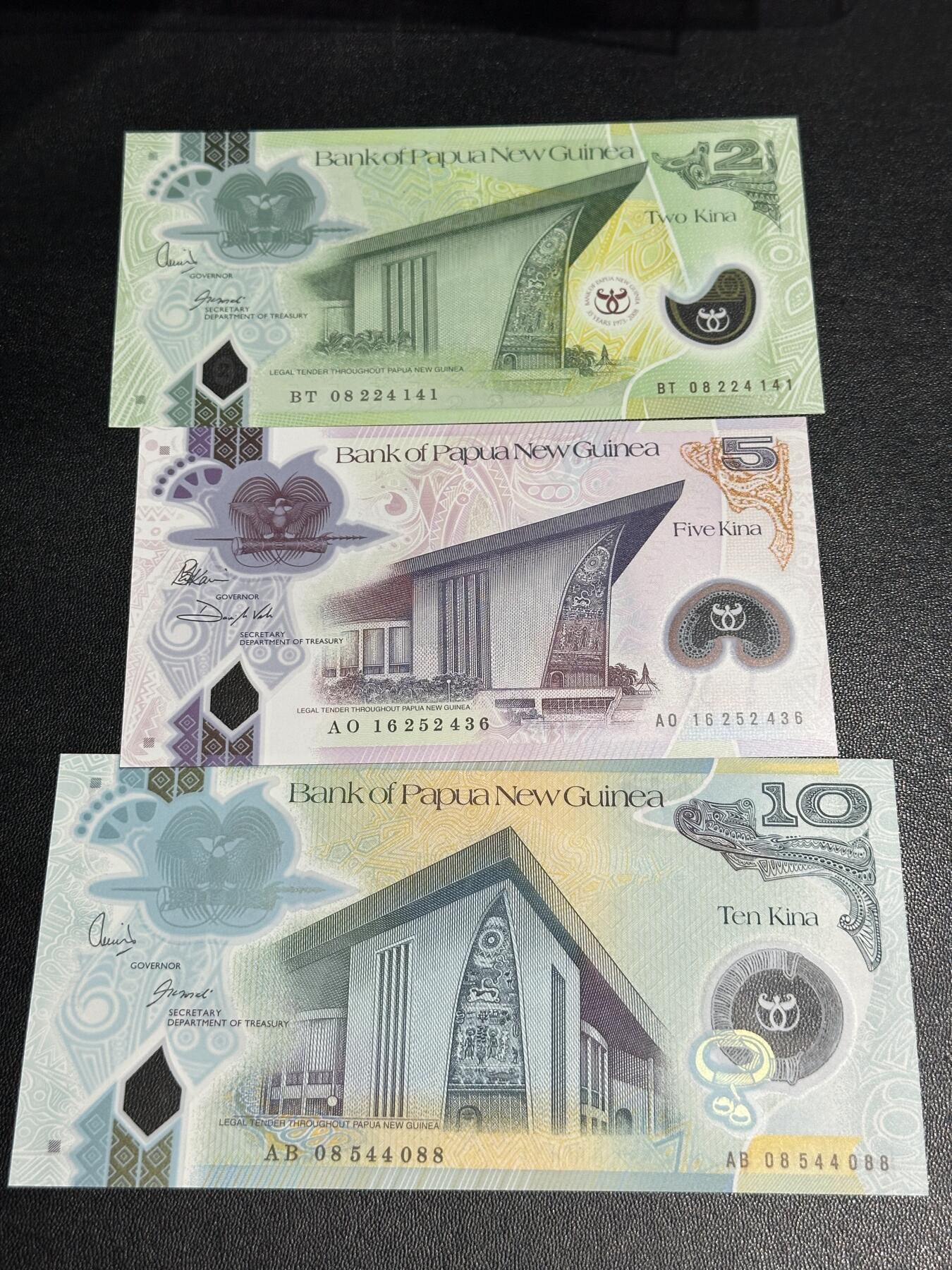 《外钞收藏家》第六百二十六期（精品场）（长期征集拍品、欢迎藏友们联系合作） 巴布亚新几内亚2008/2016年2/5/10基纳塑料钞三张	UNC