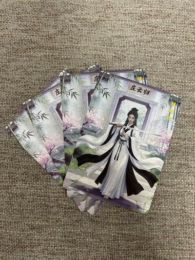 喜灰玩卡拍卖第七期，接拍品0佣金，欢迎送拍，释放现金流，让自己有资金可以购买更多喜欢的卡牌，让别的卡友能淘到更多心仪的卡牌 - 桔梗 神凰百剑行 程遥迦 三渐变加艺术卡 半粗工艺