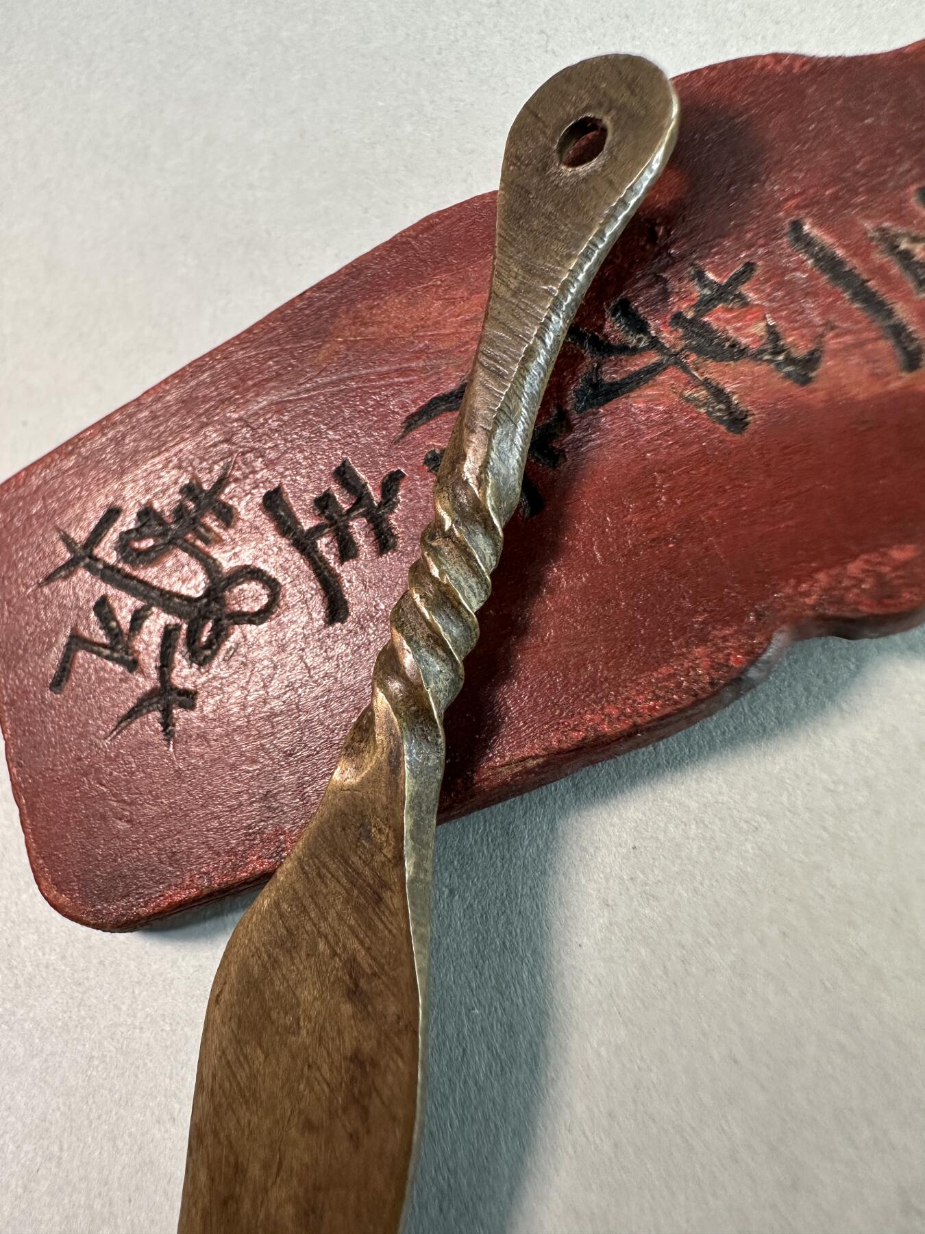 民国老黄铜扭柄小铜裁纸刀 传世良美品 文房雅器