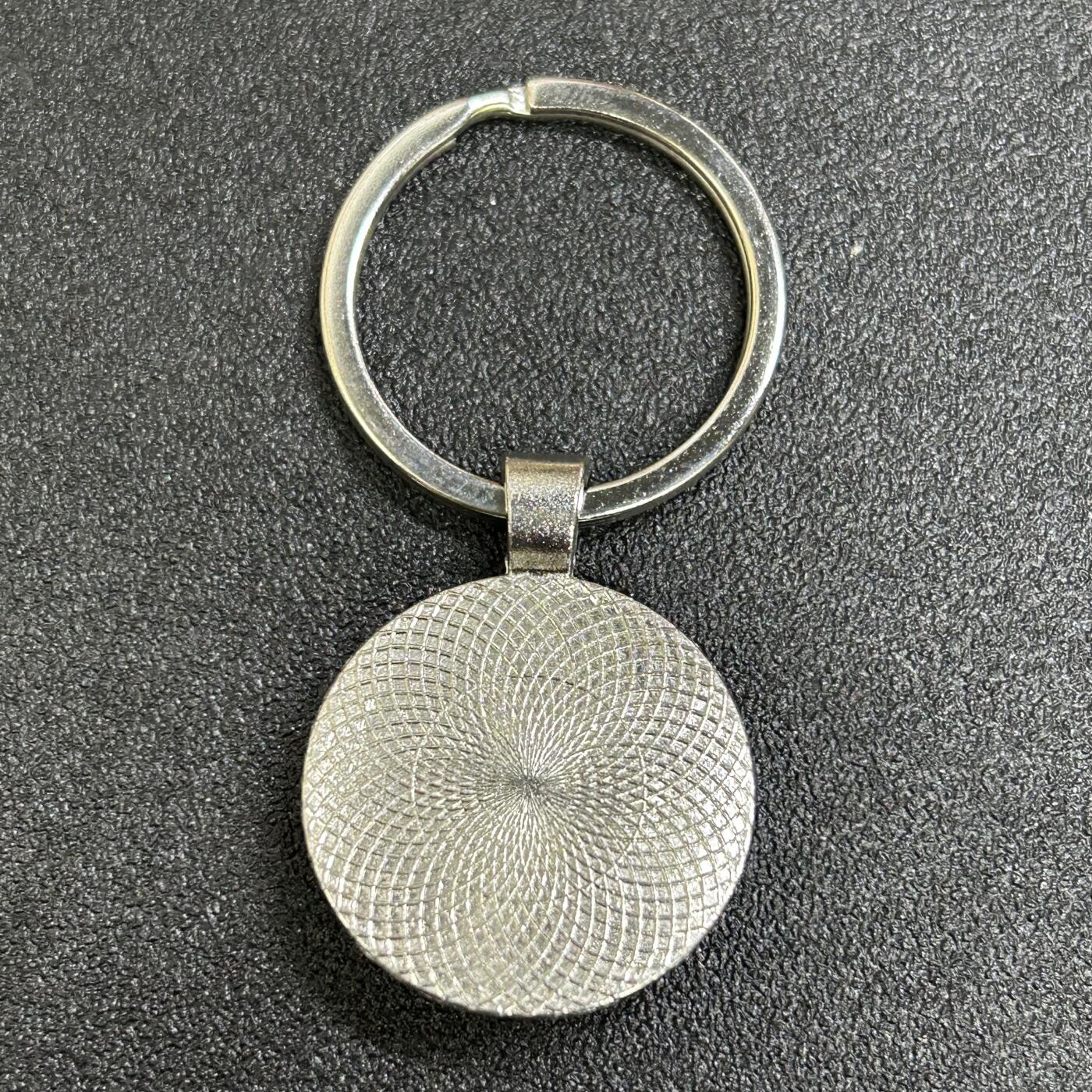 西秦中古拍卖第八十四期  俄乌战争 乌克兰 援助乌克兰纪念钥匙扣