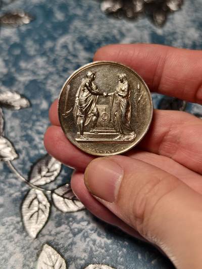 抚柳草堂-第二十八期章牌钱币  奖章勋章 满百包邮 放漏专场 1898法国婚姻与爱情纪念银章 950银 34.3mm 18.6克 油灯边铭 著名章牌雕刻师Jean-Pierre Montagny作品 品相非常好 底板丝滑 