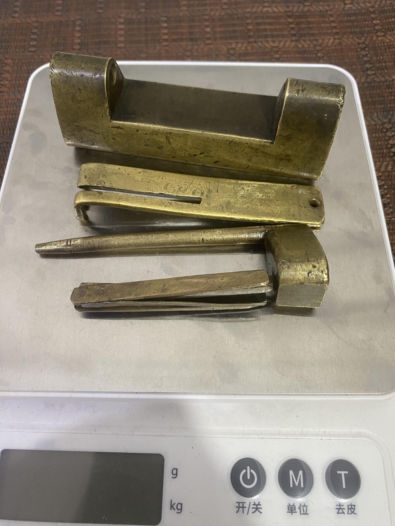 江南杂件场 清代名家李怡兴铜锁，带钥匙，带款