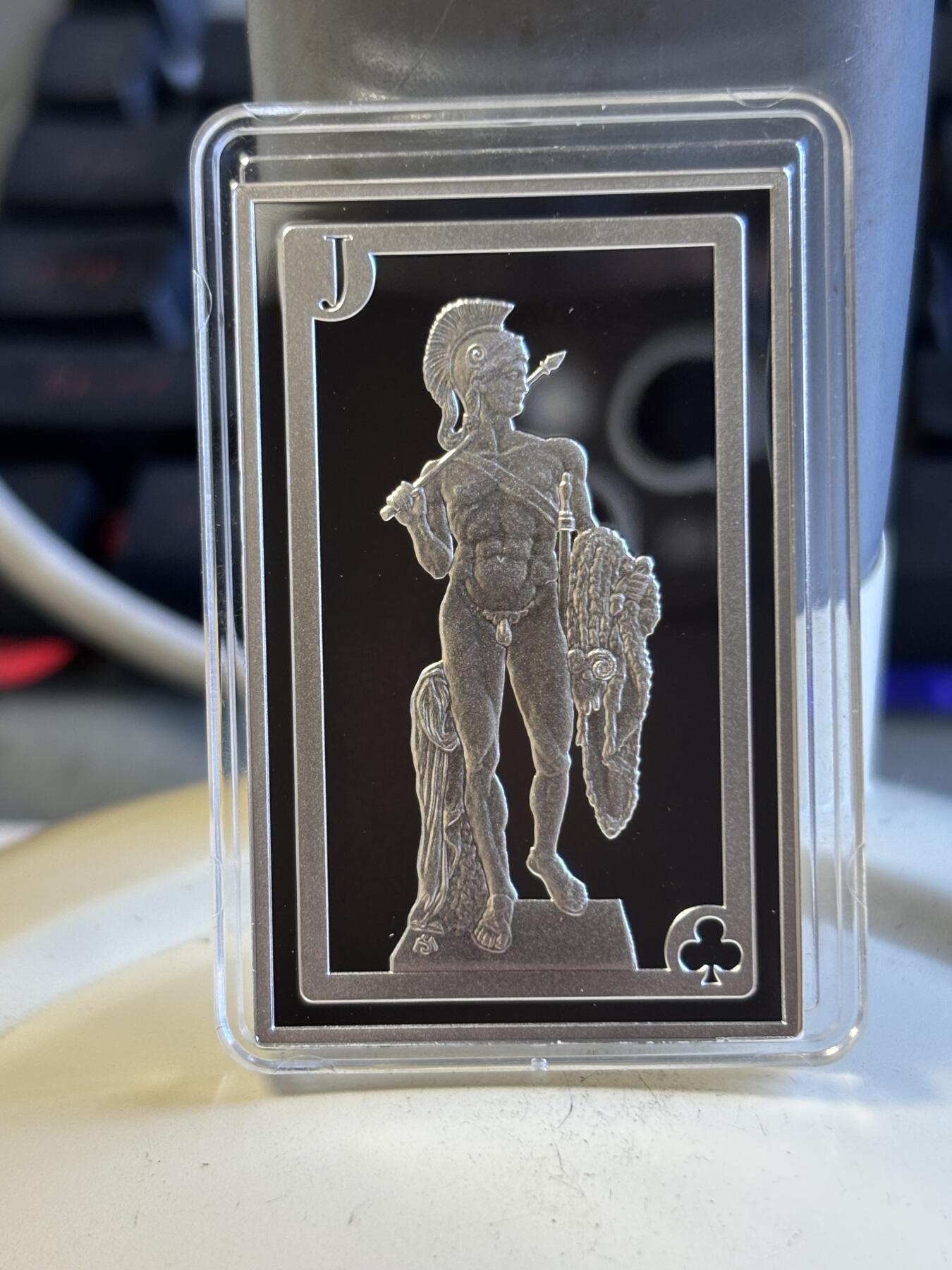 第197期拍卖 喀麦隆2016年扑克牌系列Q矩形彩色纪念银币带证书，999银，发行599枚，17.5克