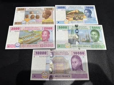 《外钞收藏家》第六百二十六期（精品场）（长期征集拍品、欢迎藏友们联系合作） - 中非共同体2002年5张1套（500-1万法郎C字母乍得少见，其中2000是555豹子号）	UNC