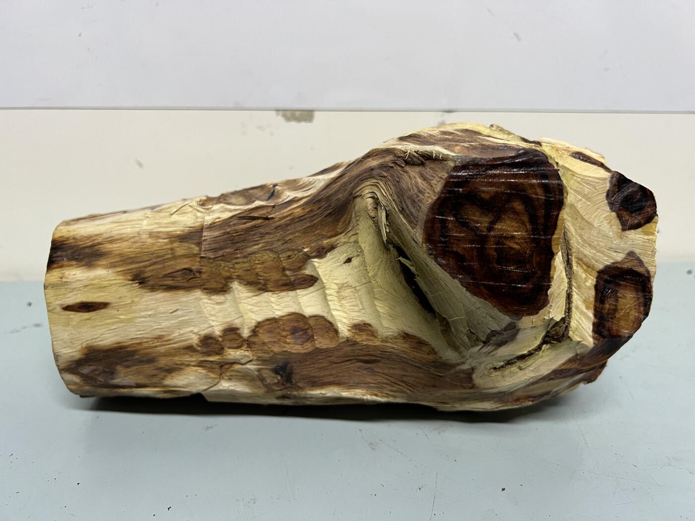 零元拍：  海南黄花梨紫梨大黑线树头，高油高密，重约4.6近。尺寸约90/260/145MM