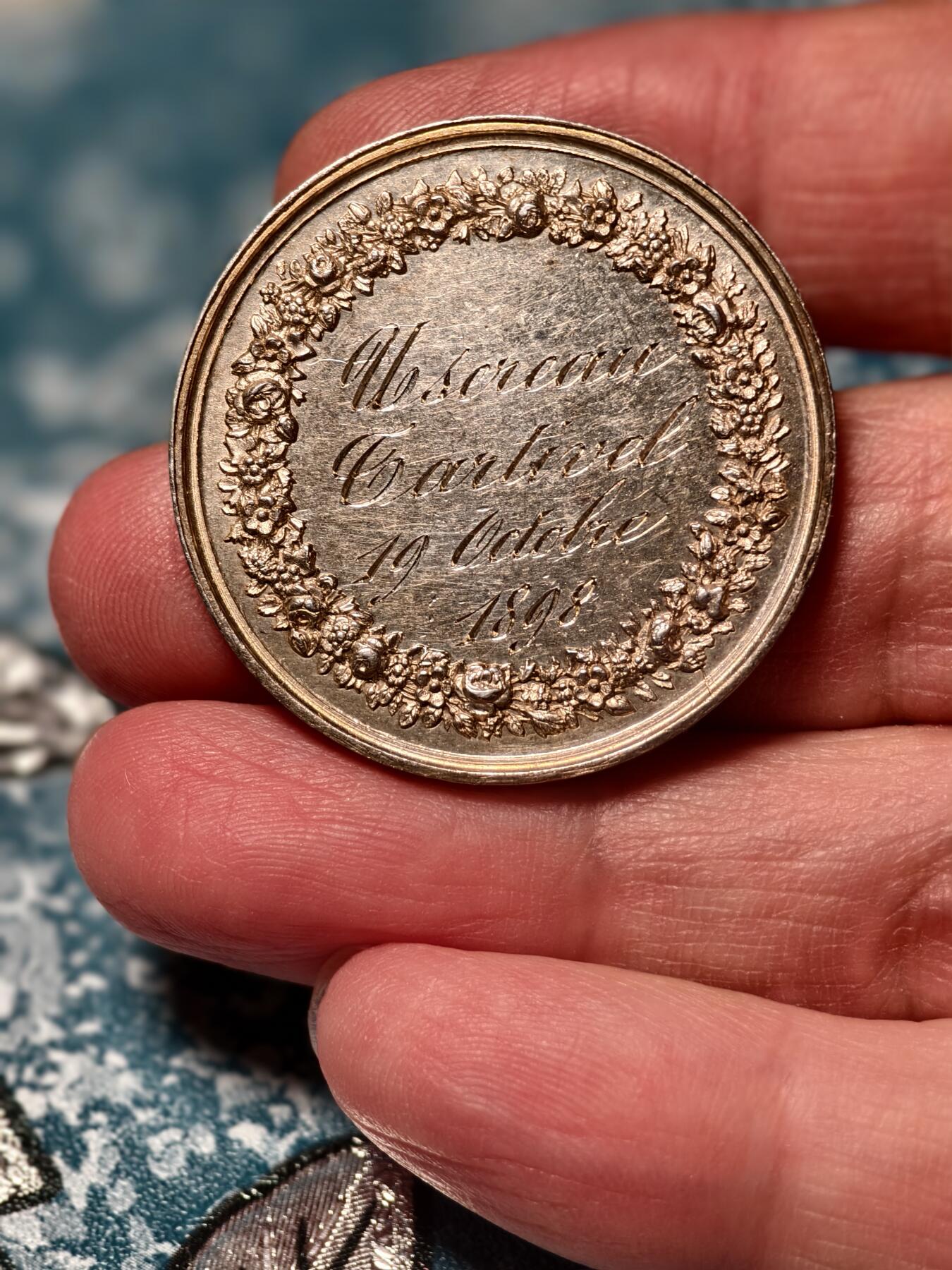 抚柳草堂-第二十四期章牌钱币  奖章勋章 满百包邮 放漏专场 1898法国婚姻与爱情纪念银章 950银 34.3mm 18.6克 油灯边铭 著名章牌雕刻师Jean-Pierre Montagny作品 品相非常好 底板丝滑 