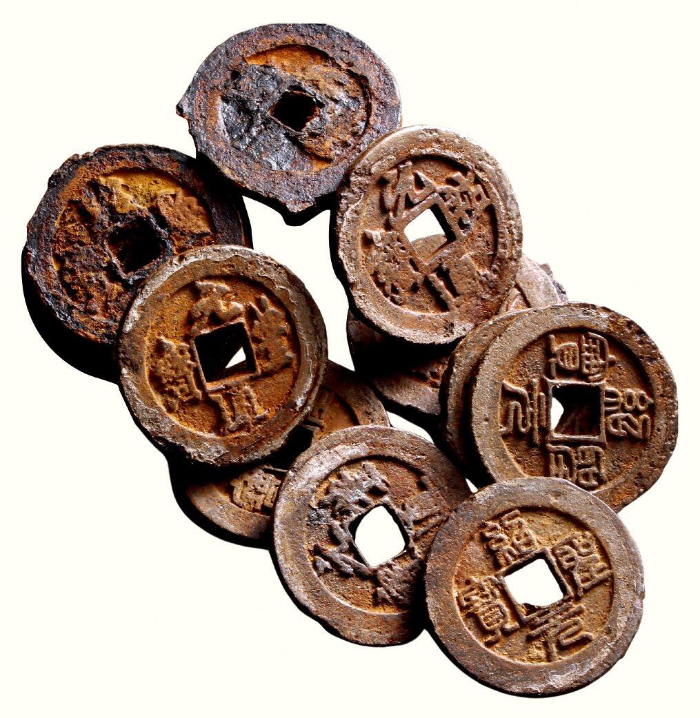 中贸圣佳2026四季・迎春拍卖会 六盈堂藏泉 钱币 证章 卡牌专场 陕西路大铁钱、夹锡铁钱一组三十四枚 尺寸不一