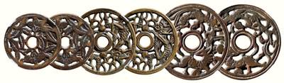 中贸圣佳2026四季・迎春拍卖会 六盈堂藏泉 钱币 证章 卡牌专场 - 镂空花钱一组三枚 直径1:53.0mm；厚1:1.7mm；直径2:45.1mm；厚2:2.1mm；直径3:60.5mm；厚3:2.4mm；直径3:60.5mm；厚3:2.4mm
