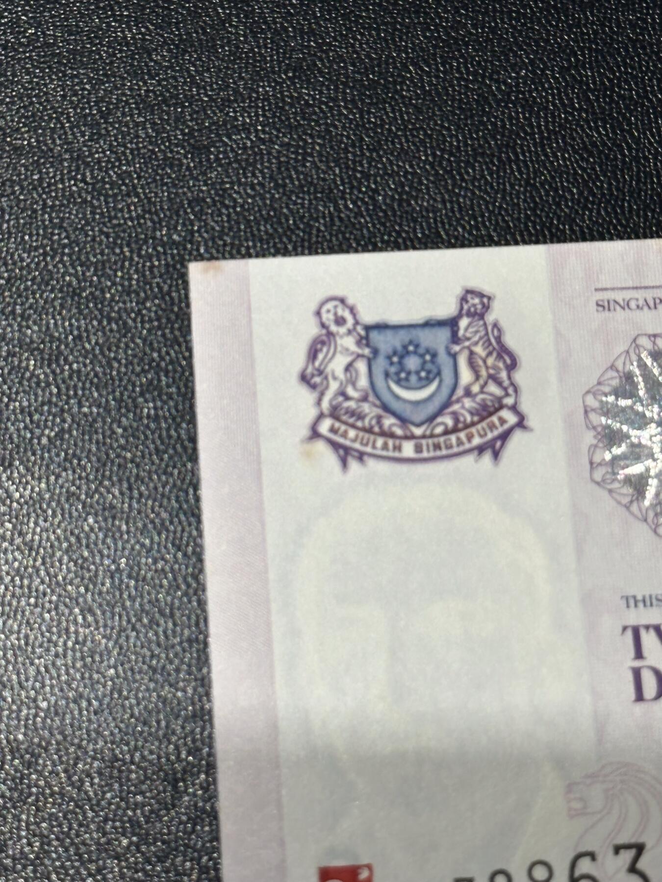 《外钞收藏家》第六百二十六期（精品场）（长期征集拍品、欢迎藏友们联系合作） 新加坡2（2000千禧年纪念钞）+5+10元三张纸钞版	UNC  2元有黄点 其他有潮