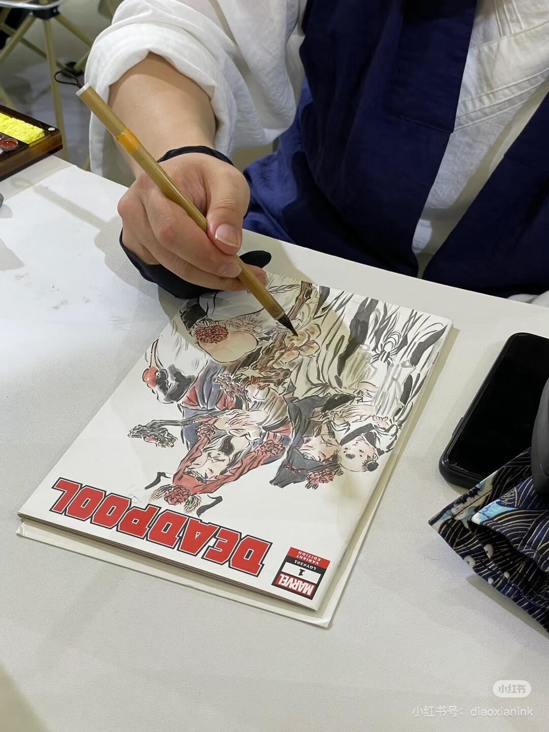 大麦马年第二场  2023年 findingcard 漫威系列活动 彫仙老师受漫威官方邀请  在死侍• LGY#301:2018年发行的《死侍》#1半空白封面上绘制蓬莱三星