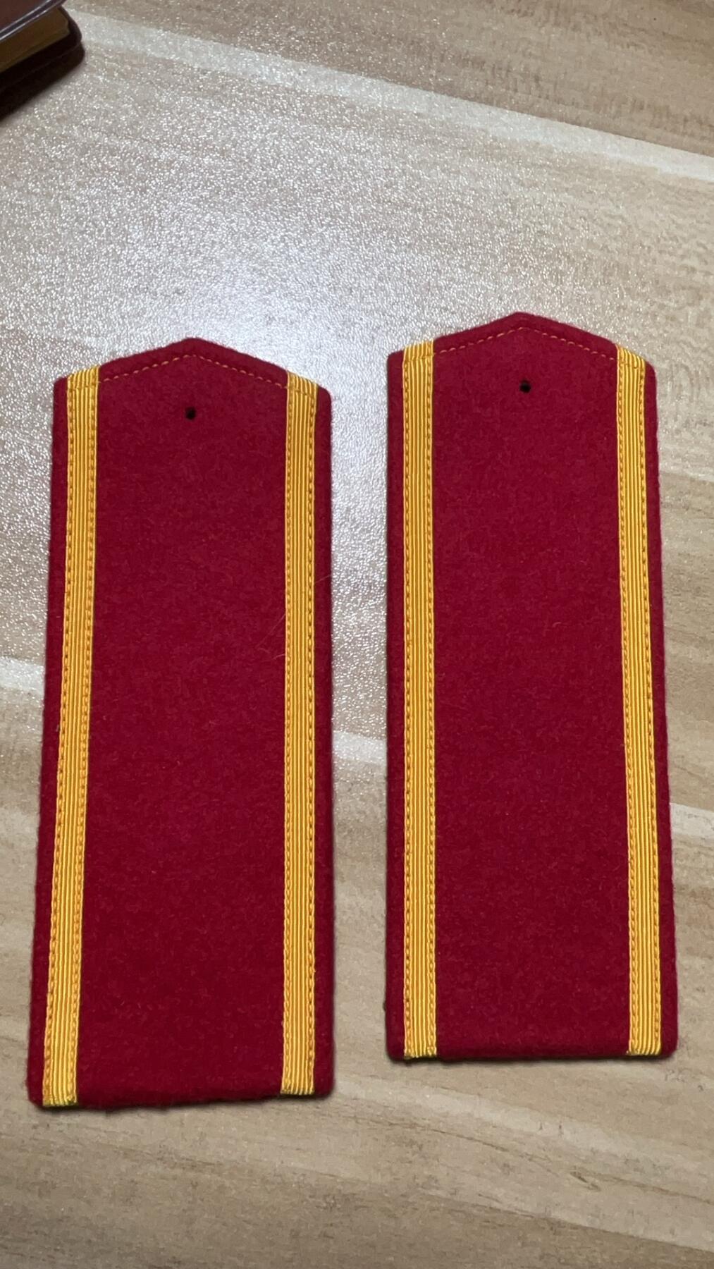 八十年代两团一队老徽章一对