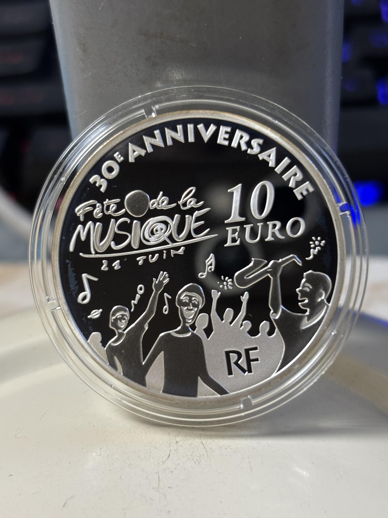 第197期拍卖 法国2011年纪念银币3枚套，900银，22.2克*3，发行10000枚