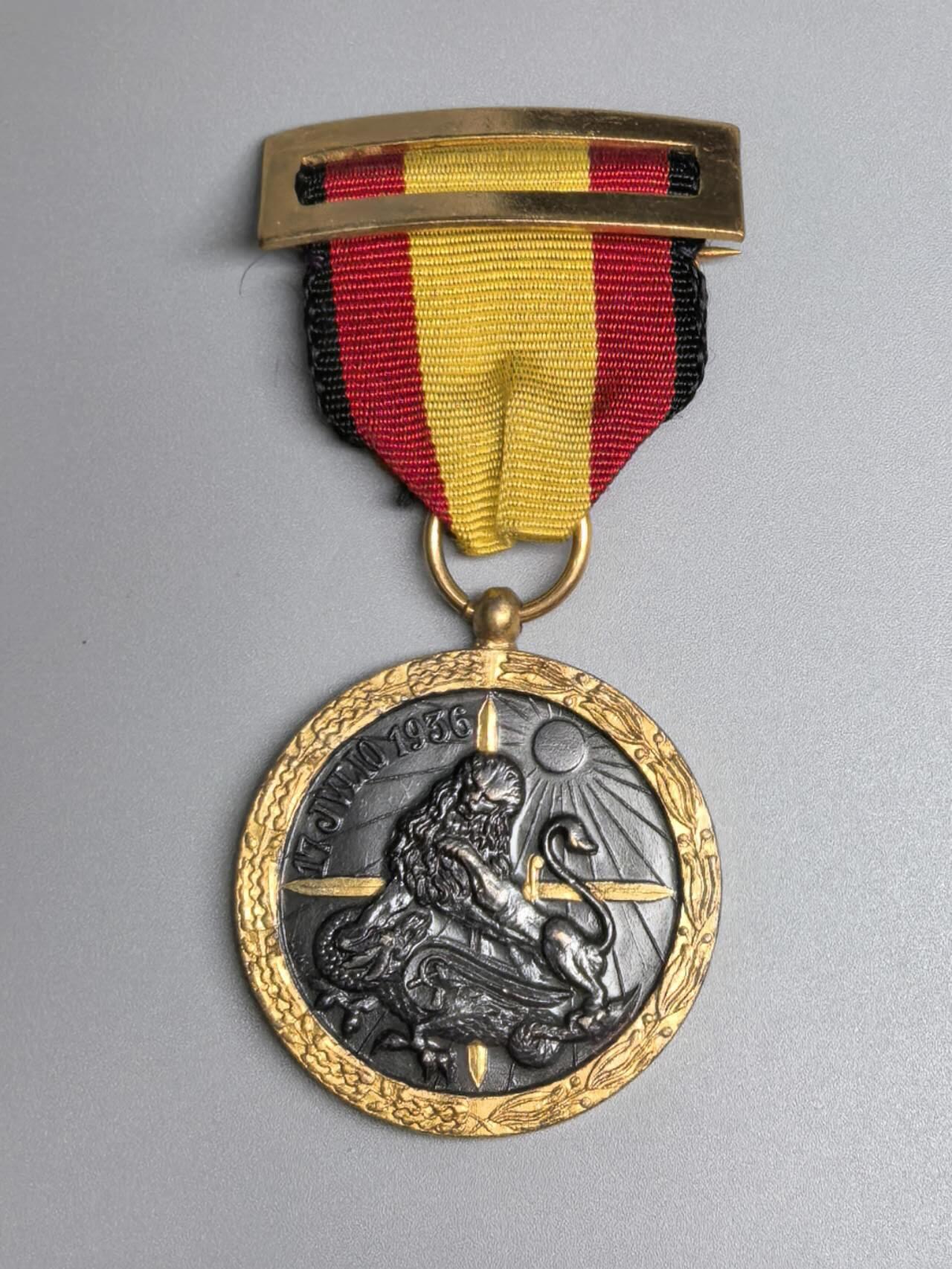 小驴勋章奖章收藏4月11日周六晚六点拍卖（珍爱和平，收藏战争，铭记历史，勿忘国耻，忠党爱国。有偿代拍，送拍规则在简介最后，参拍须阅读规则后再参拍，关系到运费包装发货时效真假辨别等关键信息，拍卖时不再发原图，看大图店主微信码在拍卖店铺介绍里） 西班牙内战奖章