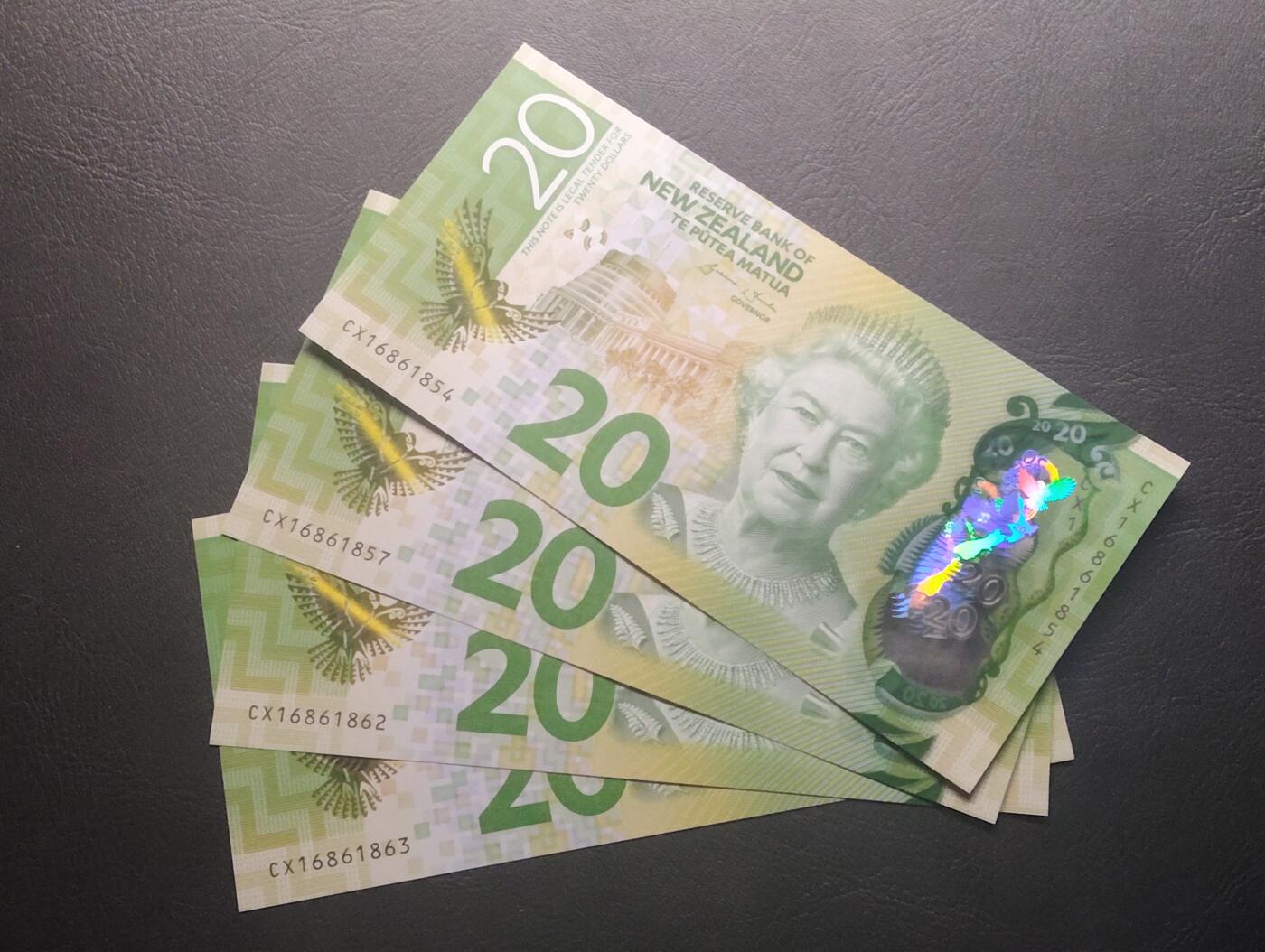 2026四月第二期，总第223期 新西兰2016年20元UNC批量四张 老年女王