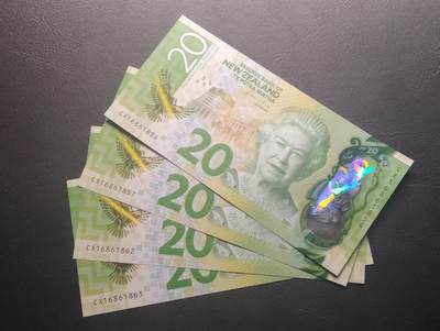 2026四月第二期，总第223期 - 新西兰2016年20元UNC批量四张 老年女王