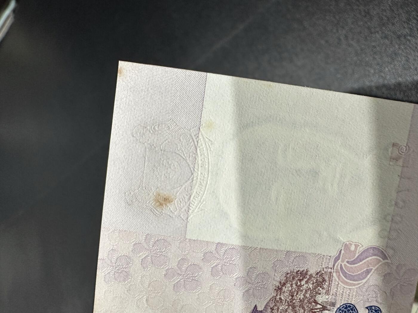 《外钞收藏家》第六百二十六期（精品场）（长期征集拍品、欢迎藏友们联系合作） 新加坡2（2000千禧年纪念钞）+5+10元三张纸钞版	UNC  2元有黄点 其他有潮