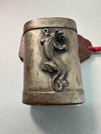 清-民国-建国｜老铜器专场.伍 民国老白铜双侧高浮雕螭龙蛙钮多层腰圆形铜烟丝盒