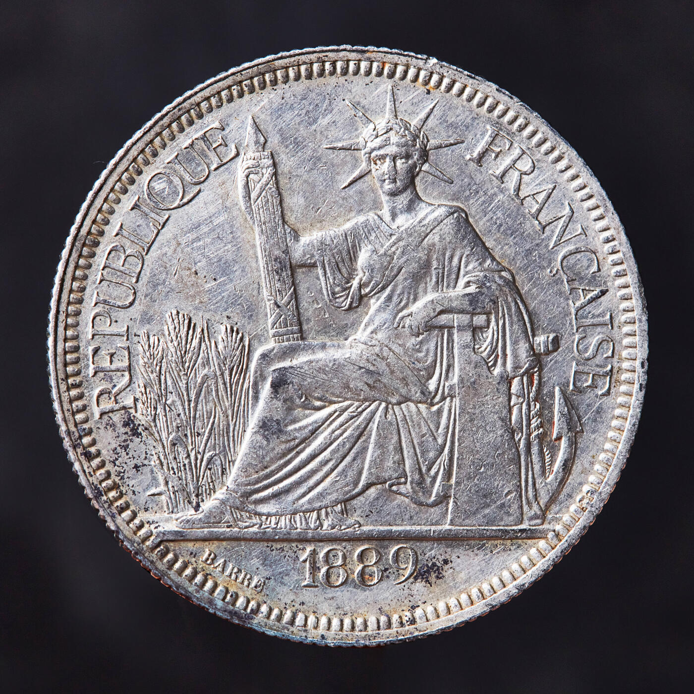 【俄甄集藏】满园春色-2026年(051)04-22星期三 晚 19:30 全场包邮 法属印度支那1889年A版1皮阿斯特加重坐洋大银币，全脸难得，黄油环彩