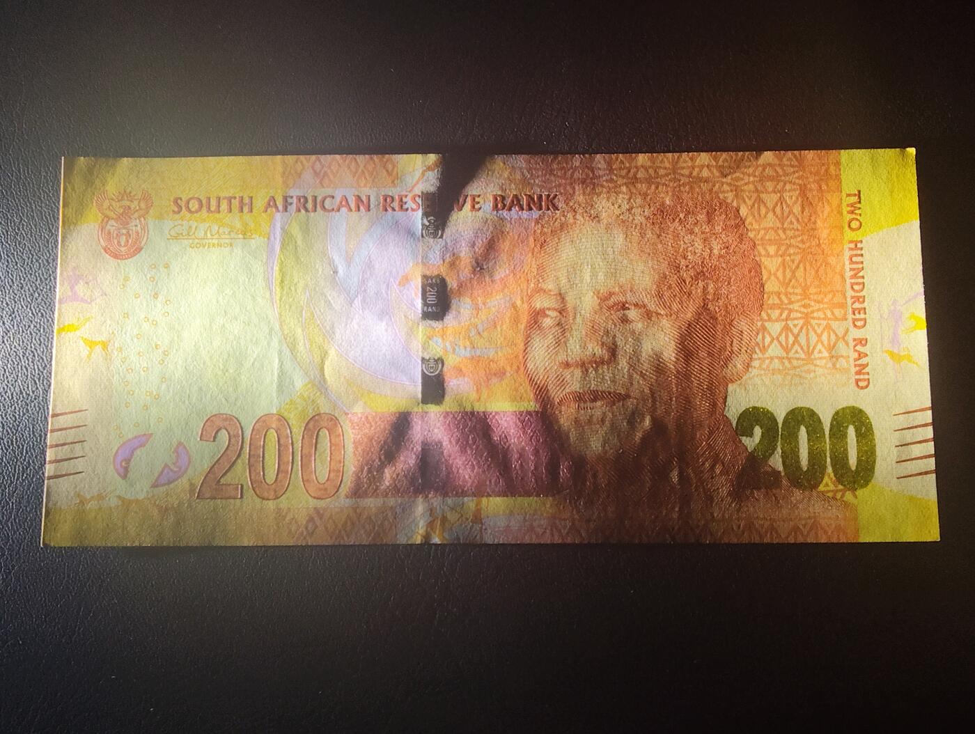 2026四月第二期，总第223期 南非2016版200兰特UNC有捆印 曼德拉和猎豹