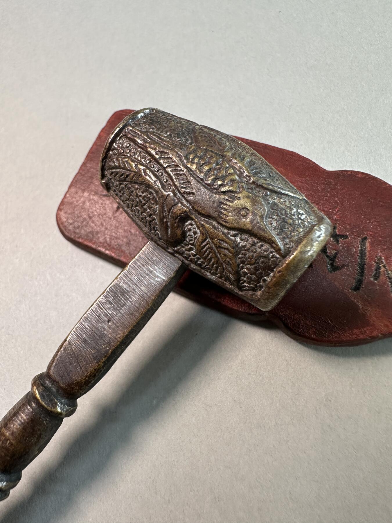 民国老黄铜錾花竹节柄花鸟纹小铜锤 传世良美品 民俗文玩雅器