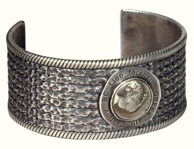 中贸圣佳2026四季・迎春拍卖会 六盈堂藏泉 钱币 证章 卡牌专场 - 希腊色雷斯地区切尔松尼索斯城邦回首狮半德拉克马银币镶嵌925银手镯 长59.5mm