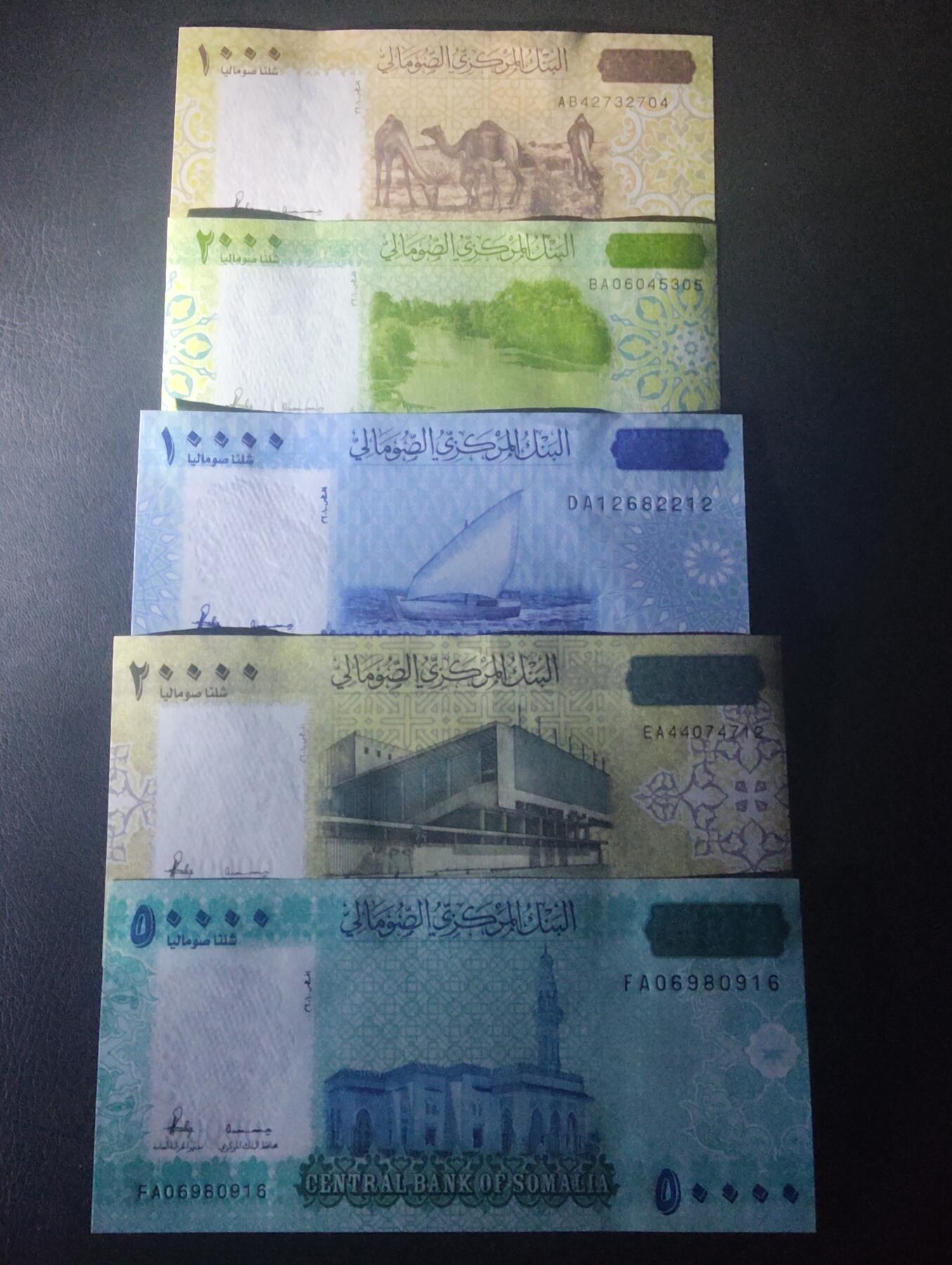 2026四月第二期，总第223期 索马里2010未发行版1000+2000+10000+20000+50000先令UNC套钞 苏丹代印但索马里没钱付印钞费所以就一直寄存在仓库里 苏丹内战爆发后被阿兵哥抢了仓库流落市场 真是东非的一对卧龙凤雏（哭笑不得）
