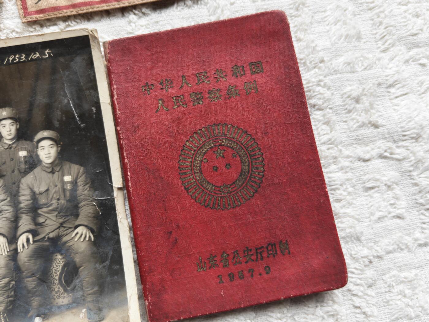 石油警察老照片徽章