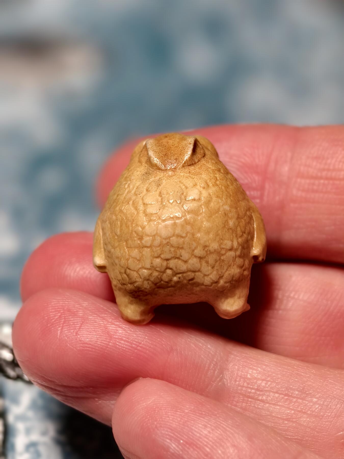 抚柳草堂-第二十四期章牌钱币  奖章勋章 满百包邮 放漏专场 鹿角根付  小怪兽大眼萌 天然鹿角雕刻 生动可爱 仅此一件 