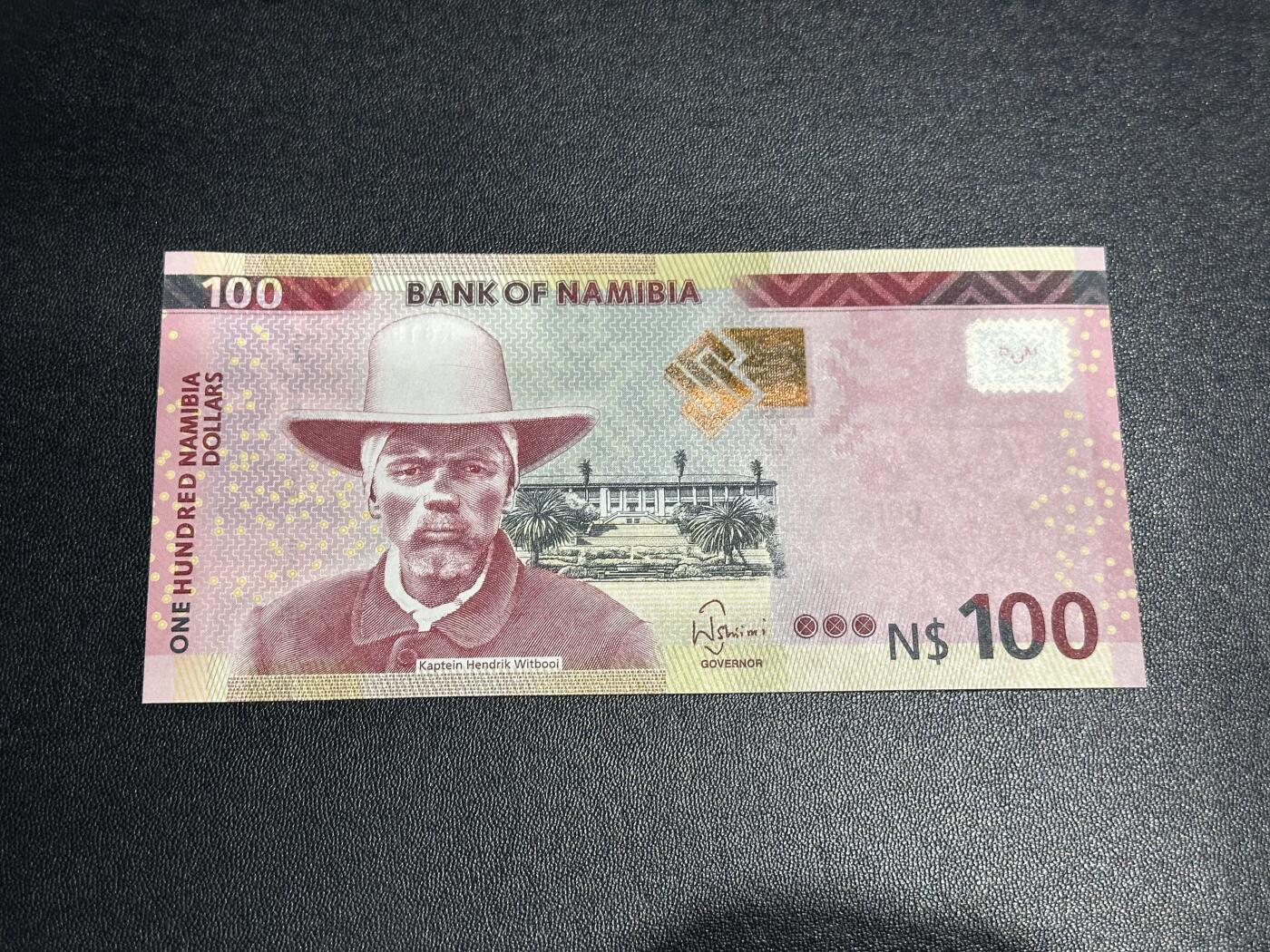 《外钞收藏家》第六百二十六期（精品场）（长期征集拍品、欢迎藏友们联系合作） 2018年纳米比亚100 狮子号 无47 全新UNC