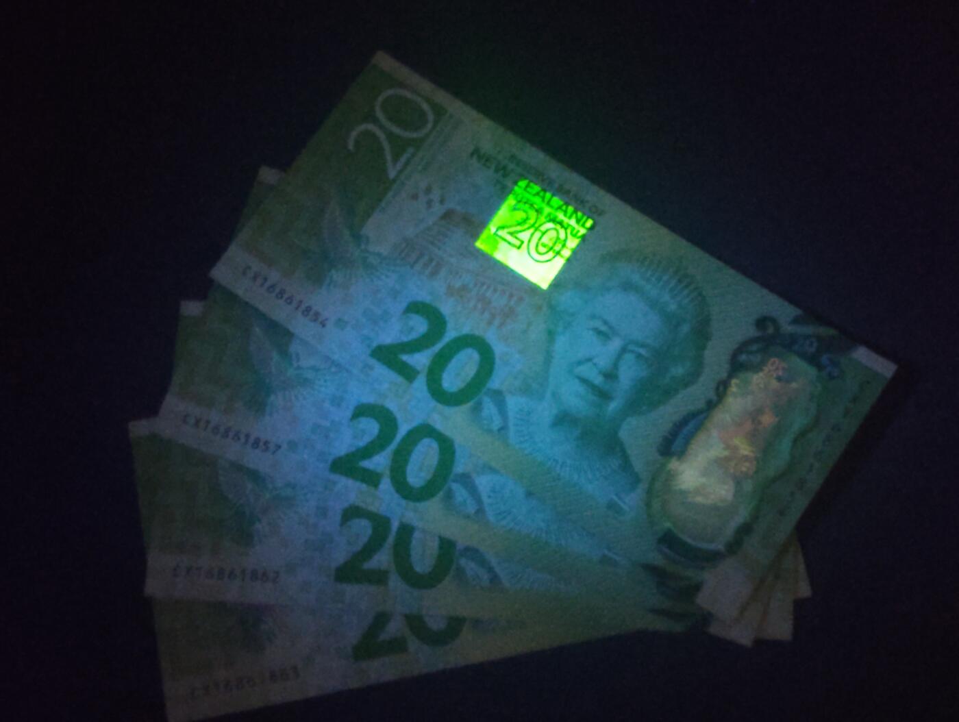 2026四月第二期，总第223期 新西兰2016年20元UNC批量四张 老年女王