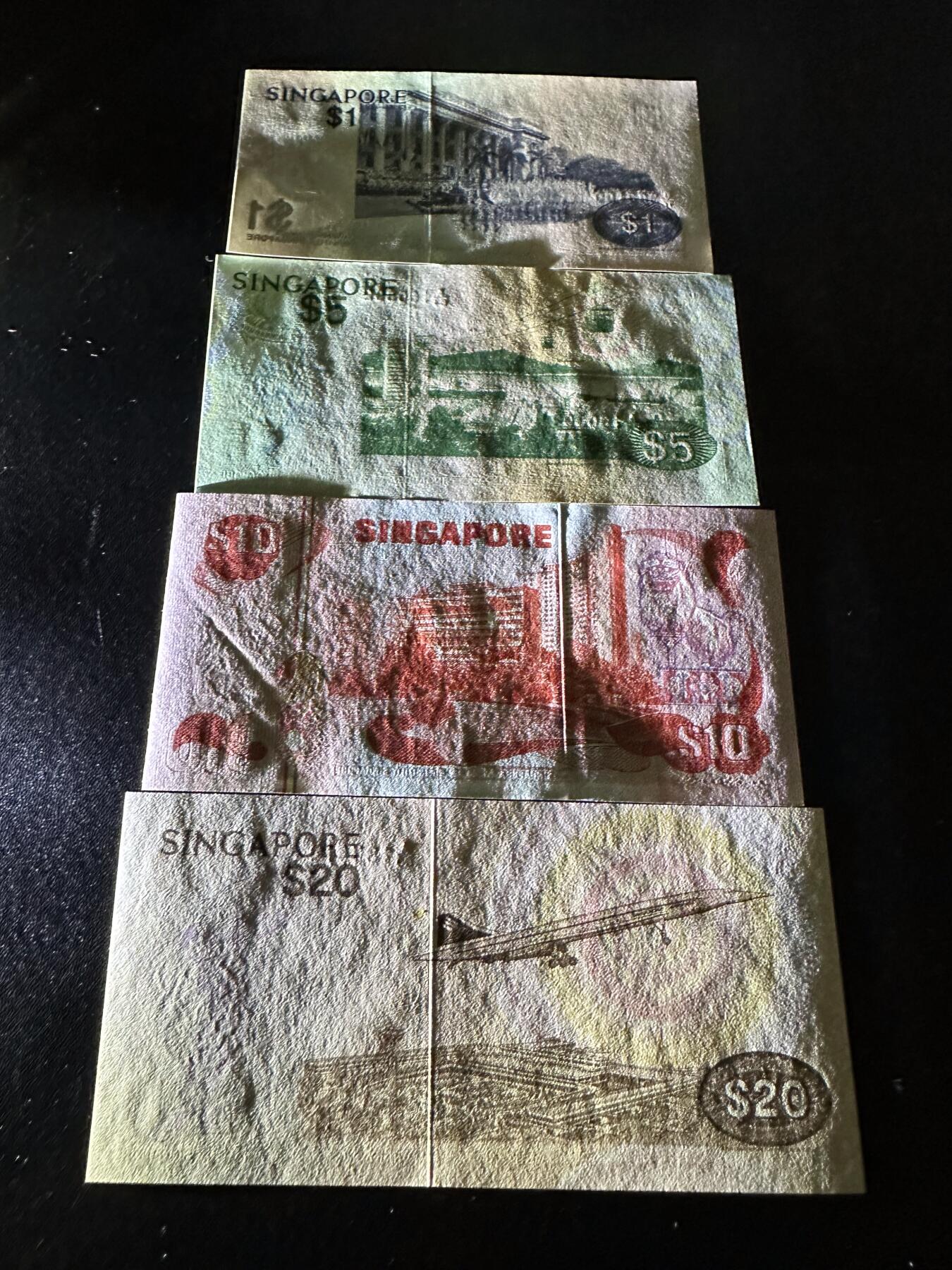 《外钞收藏家》第六百二十六期（精品场）（长期征集拍品、欢迎藏友们联系合作） 新加坡鸟版1/5/10/20元4张小套（UNC品相不多见了，除了1其他全程无47） 	UNC 有轻微潮