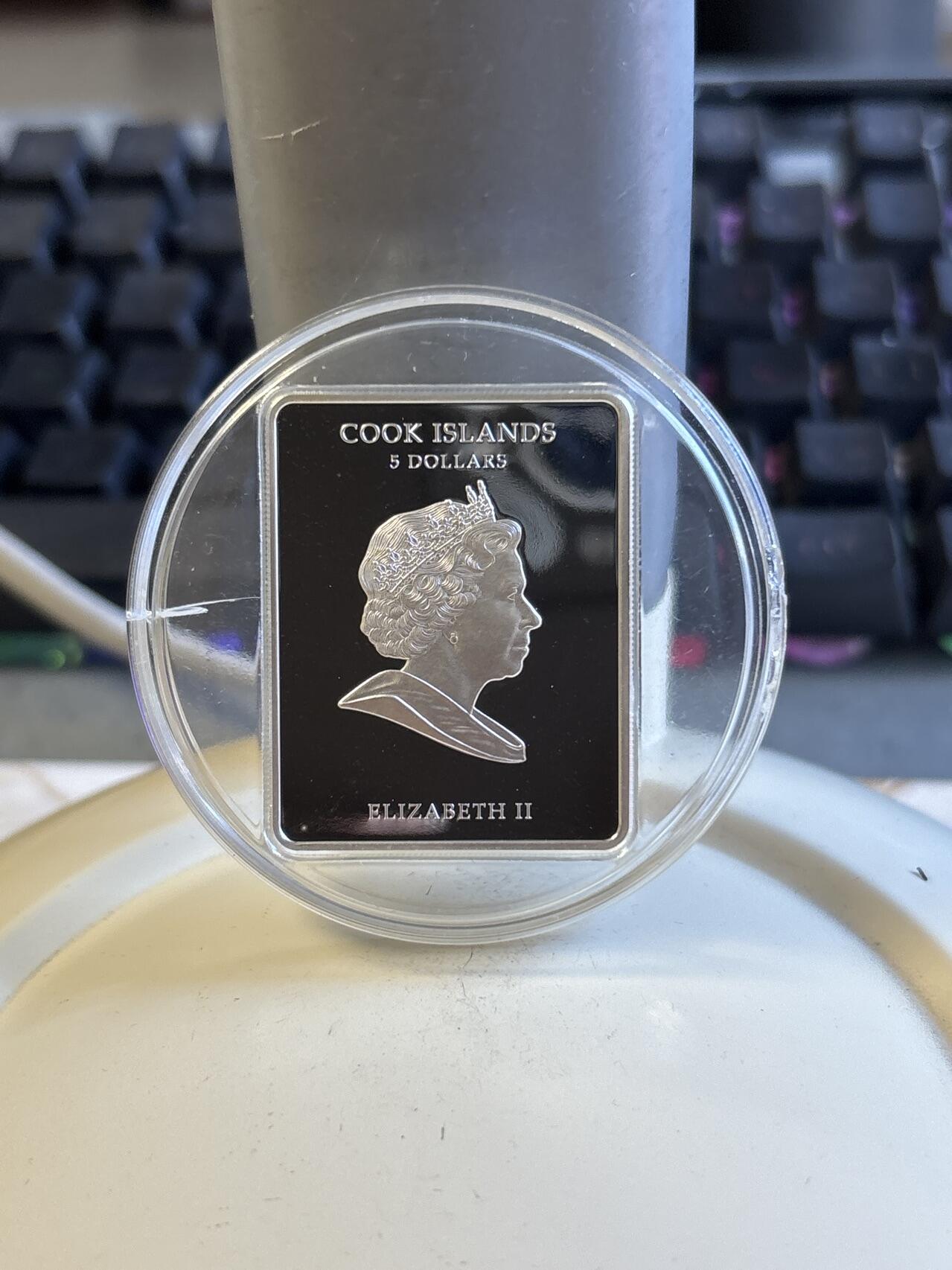 第197期拍卖 库克2009年马泰伊科名画韦尔内霍拉镶嵌天然珍珠银币，925银镶嵌珍珠，25克，30*38毫米，塑料盒有裂痕