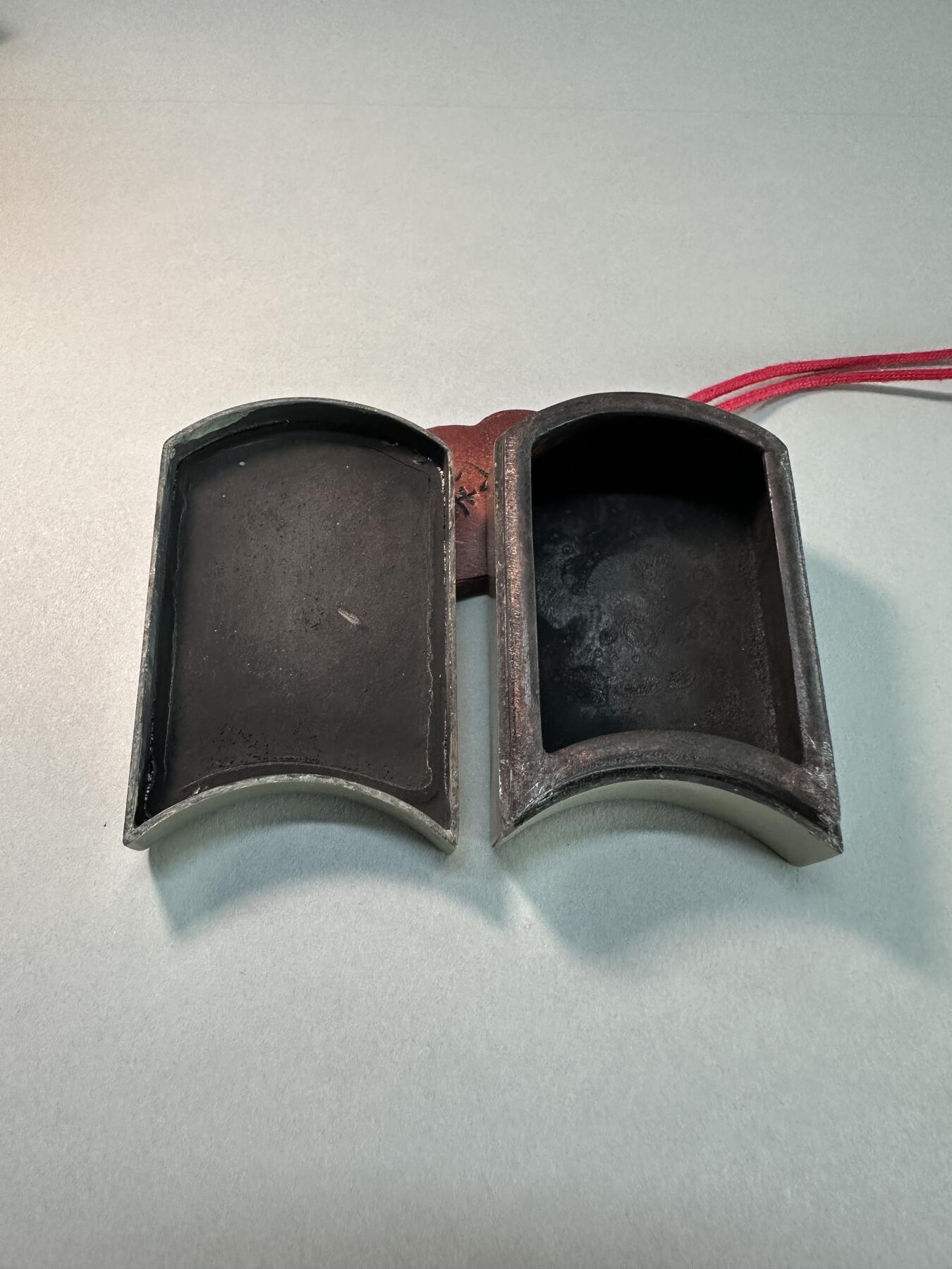 民国老白铜瓦当形草虫芭蕉竹纹铜墨盒 底款荣宝 传世良美品 文房雅器（非荣宝斋真品）