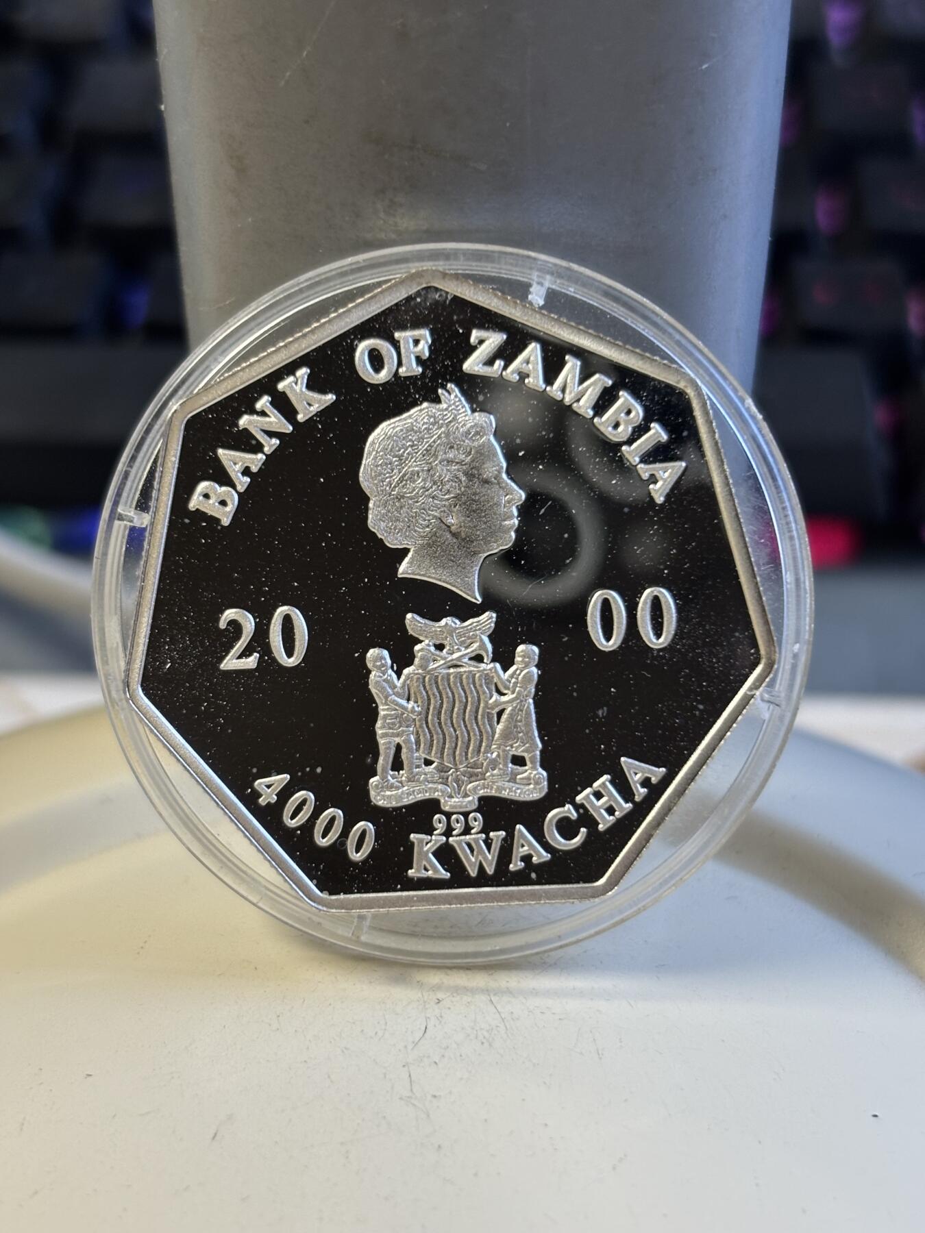 第197期拍卖 赞比亚2000年年历七边形精制纪念银币，999银，23克