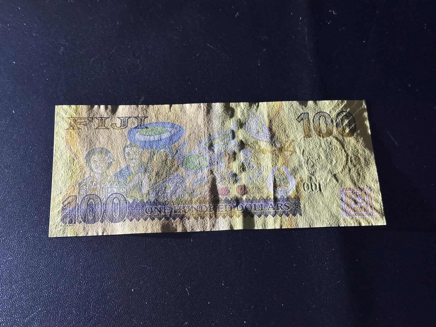 《外钞收藏家》第六百二十六期（精品场）（长期征集拍品、欢迎藏友们联系合作） 斐济100元 首发冠 全新UNC AU品相 金马号