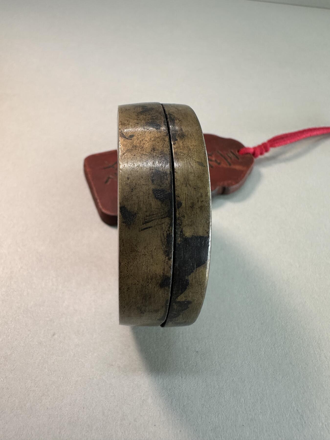 清代晚期 铜墨盒 圆形手工刻诗文 文房铜器 全品无修 直径5.6cm