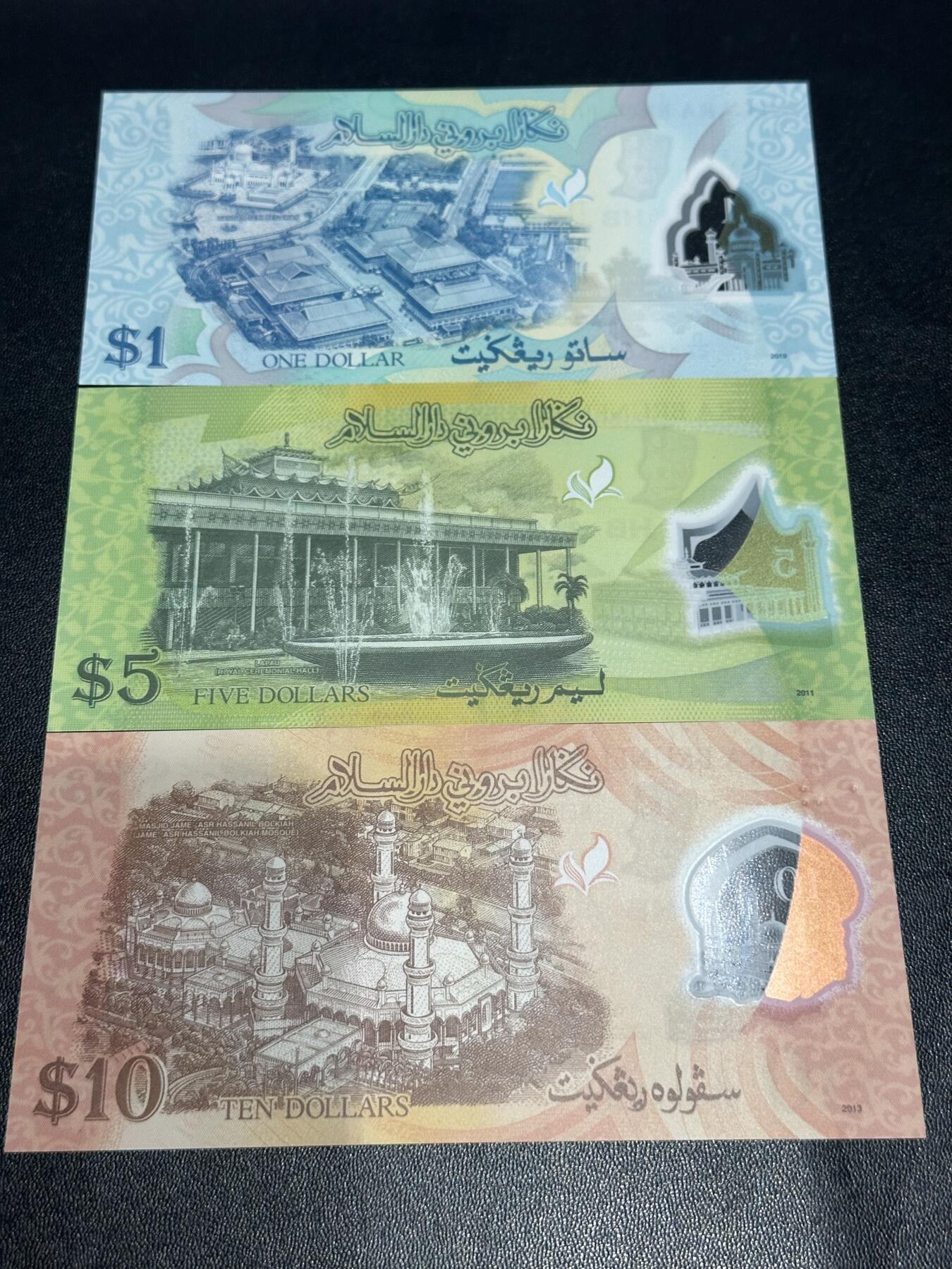 《外钞收藏家》第六百二十六期（精品场）（长期征集拍品、欢迎藏友们联系合作） 文莱上一版本1/5/10林吉特尾号后二相同（91为NBA名宿罗德曼号码）	UNC