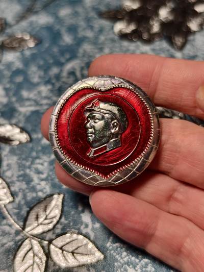 抚柳草堂-第二十四期章牌钱币  奖章勋章 满百包邮 放漏专场 - 六七十年代 毛主席像章 银框红心厚重版   直径39mm  品相不错