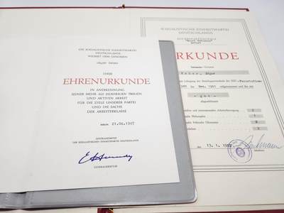 南水社第5次拍卖  民主德国（东德）SED 25年党龄荣誉证书 党校函授结业证 统一社会党证章带盒  获得者埃德加·韦伯