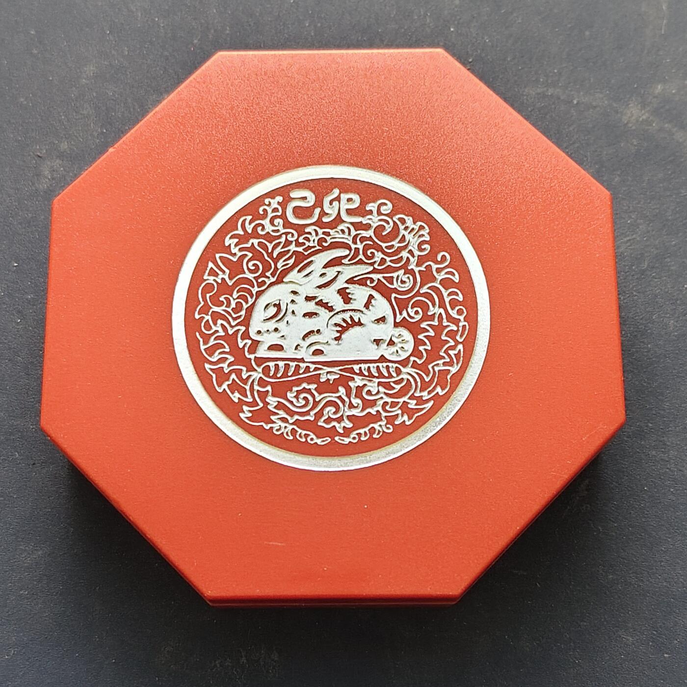 【全场包邮】纯粹捡漏拍521场 新加坡各年份纪念币4枚一组-1989年10元蛇年带盒+1999年10元兔年精制带盒+1990年5元独立25周年带封套+1996年10元鼠年精制带盒