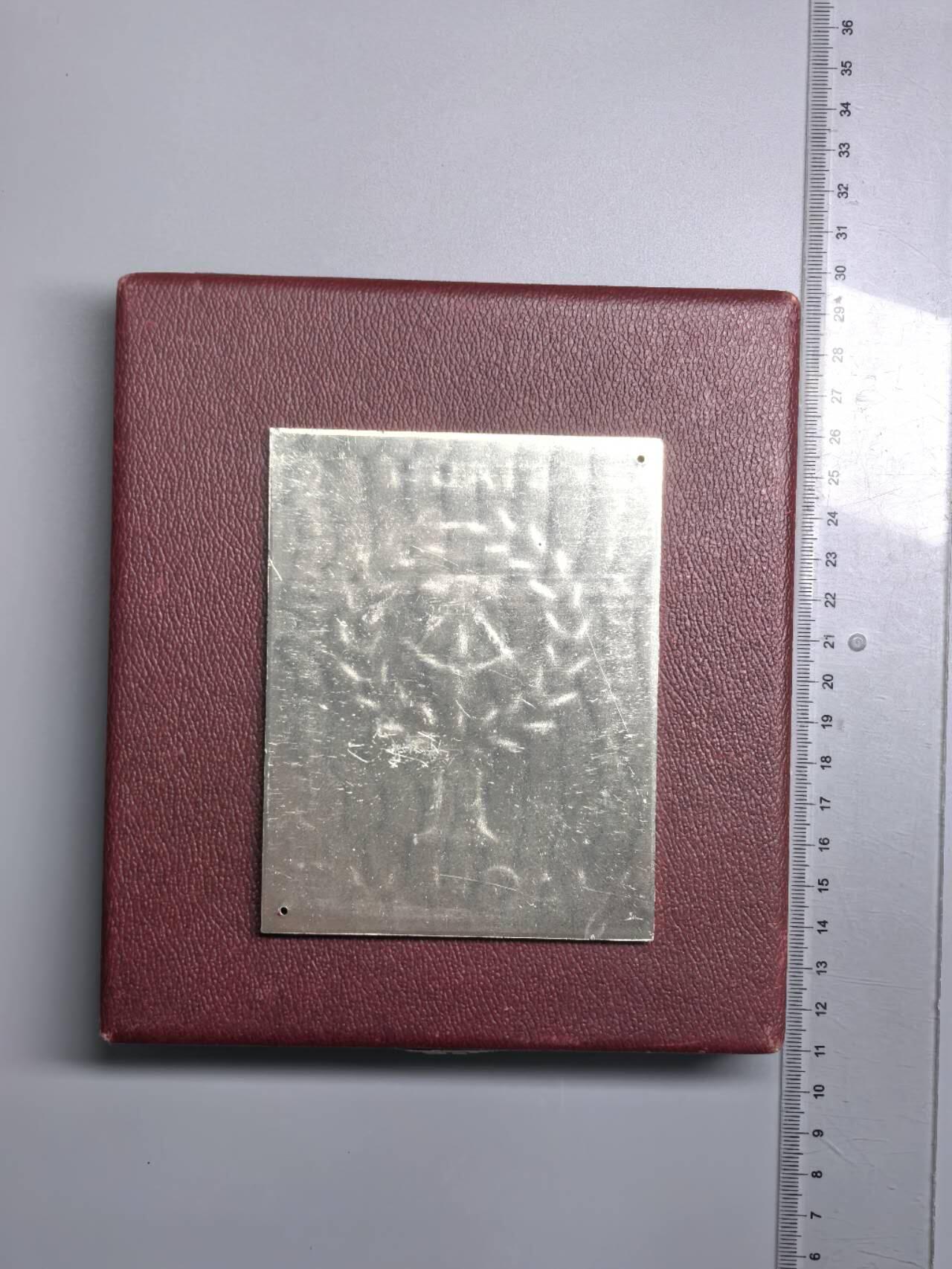 小驴勋章奖章收藏4月11日周六晚六点拍卖（珍爱和平，收藏战争，铭记历史，勿忘国耻，忠党爱国。有偿代拍，送拍规则在简介最后，参拍须阅读规则后再参拍，关系到运费包装发货时效真假辨别等关键信息，拍卖时不再发原图，看大图店主微信码在拍卖店铺介绍里）